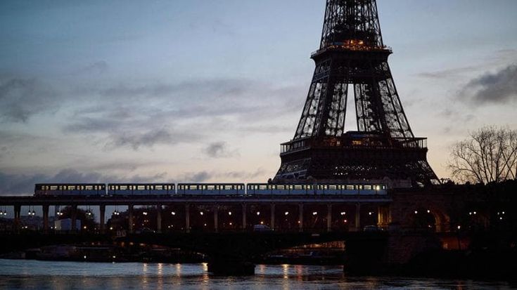 L'incubo terrorismo e i batteri della Senna, ma niente piano B per Parigi