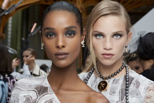 Chanel: il beauty look di sfilata della make up artist Lucia Pica e come replicarlo