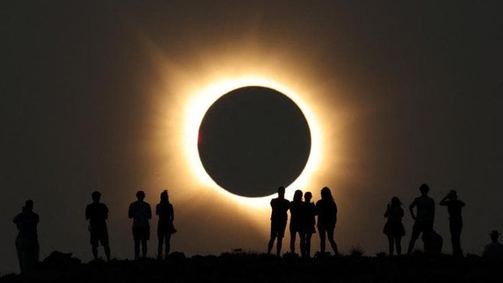 Eclissi, per due minuti la Spagna è piombata nel buio. Spettacolo per 15 milioni di persone