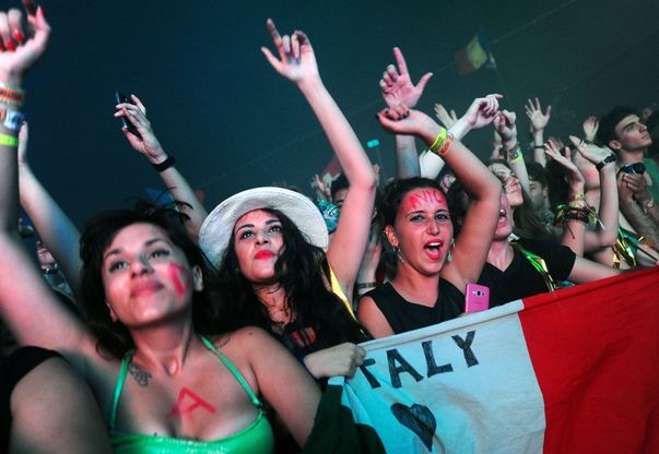 Sziget, un Festival contro il muro: musica, tattoo e schiuma party