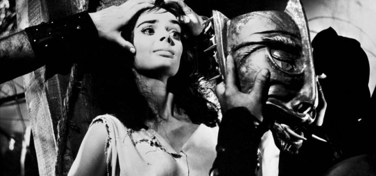 Barbara Steele, la regina dell'horror. "Da Satana a Gosling passando per Fellini"
