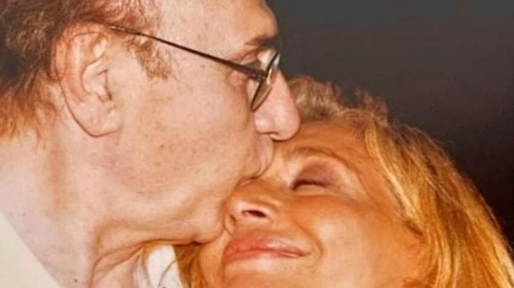 Pippo Baudo, oggi avrebbe compiuto 90 anni. Mara Venier: “Auguri…ovunque tu sia”