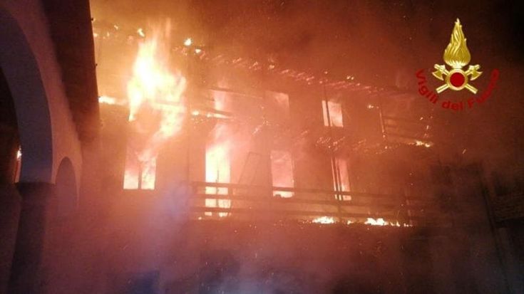 Incendio in una palazzina comunale a Grumello del Monte, struttura distrutta: 8 persone in ospedale