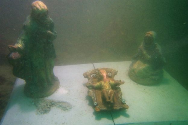 Polignano, il presepe è subacqueo: Gesù nasce a 13 metri di profondità