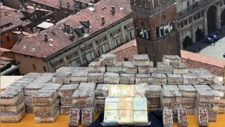 Droga, sequestrati 420 kg di hashish: sei arresti, tra cui due 70enni, caregiver di una 95enne