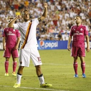 Roma, Totti sogna in grande: ''Pi&ugrave; forti del 2001, possiamo vincere lo scudetto''