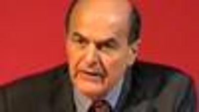 Bersani: "Berlusconi vada nelle scuole a inculcare valori famiglia"