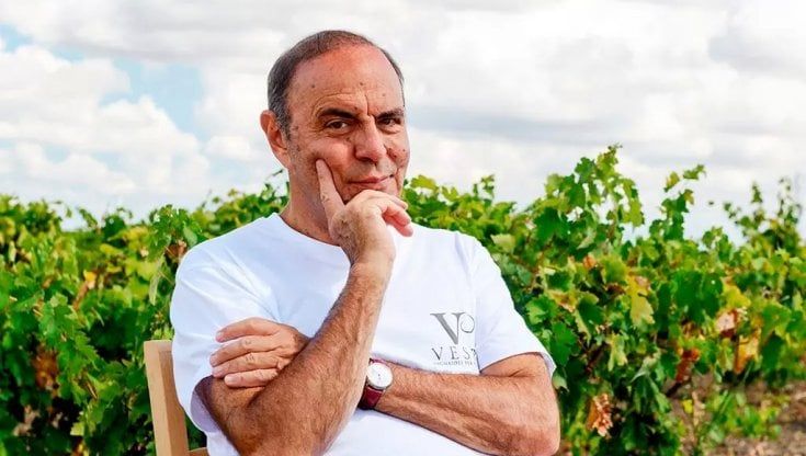 Bruno Vespa tra vino e masseria di lusso a Manduria: "Un verde così non c'è altrove. Talk e libri, ma anche relax"