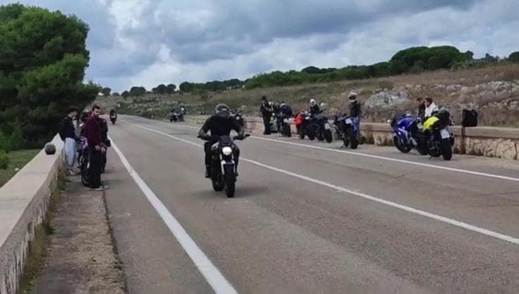 Corse clandestine sulle coste del Salento, via alla petizione di turisti e residenti: “È emergenza”