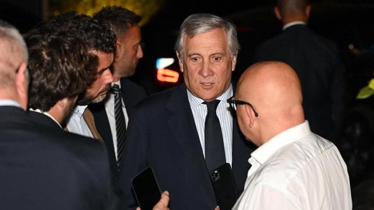 Porchetta e rassicurazioni alla cena di Forza Italia. Tajani: “Ricandido tutti i parlamentari”