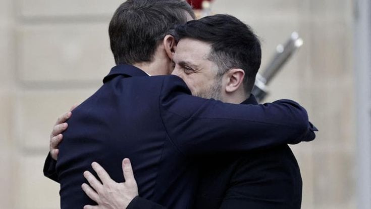 Zelensky da Macron: “Sui territori scelte difficili”. Oggi Witkoff da Putin