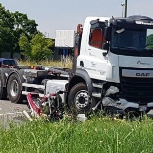 Motociclista muore contro un camion nei pressi dello Juventus Stadium