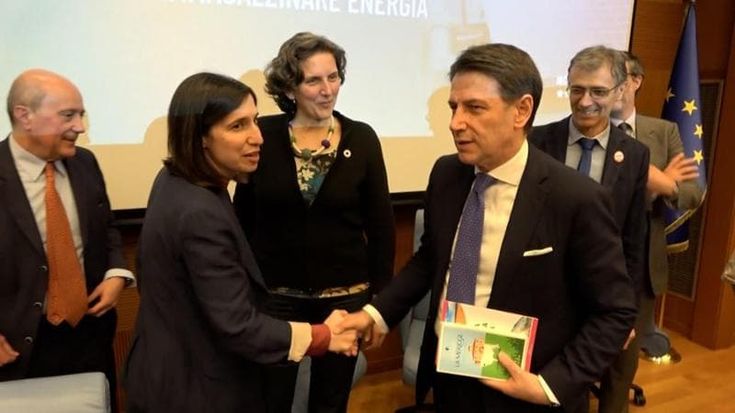 Schlein, il coraggio di imitare Mao. Ghigliottina, scrive Paolo Valentino
