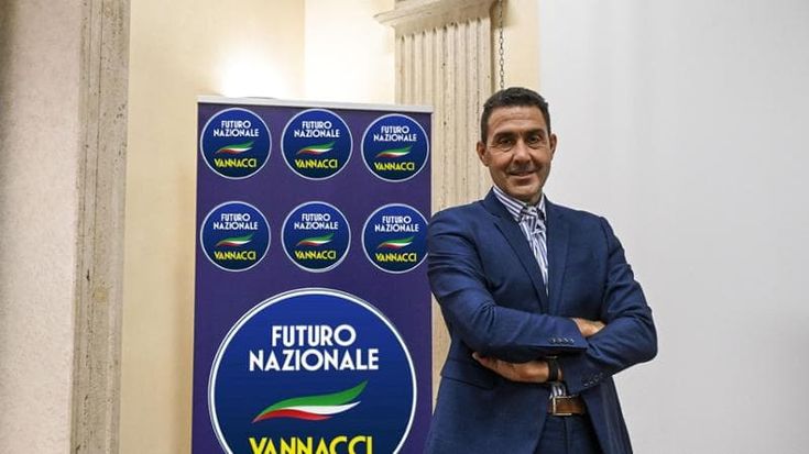 Esplode il Mondo al contrario, i principali team mollano Vannacci: “Un bluff politico”