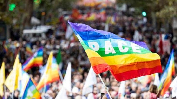 In piazza a capodanno mettete una bandiera della pace