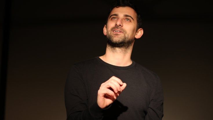 Giornata della memoria, Paolo Floris porta “Storia di un uomo magro” in cinque regioni italiane