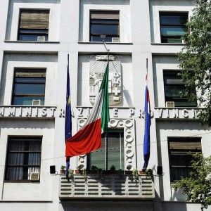 La Provincia di Milano taglia scuola, trasporti e welfare: mancano 100 milioni di euro