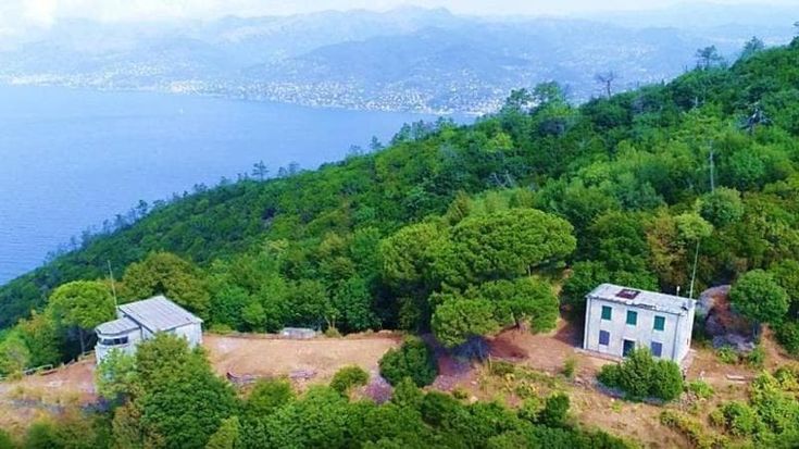 Portofino, il Tar boccia il resort con elicottero e sauna finlandese esterna: “Incompatibile con il Parco”. Ma il Demanio ha già detto sì