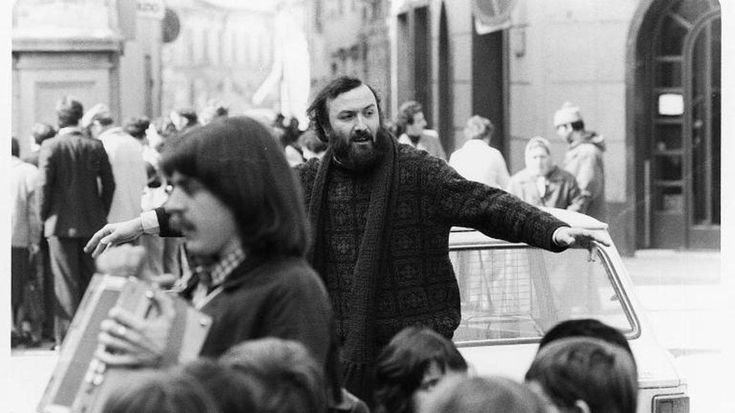 Carlo Petrini, l’intervista sulla sua vita: “Un signorino di 70 anni, nell’amore senza radici”