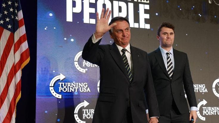 Icona di estrema destra e nostalgico della dittatura brasiliana: chi è l’ex presidente Bolsonaro