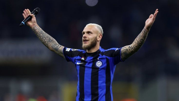 Dimarco, striscione di minacce sotto casa per i cori contro il Milan. Le scuse del giocatore e il messaggio della Curva Sud