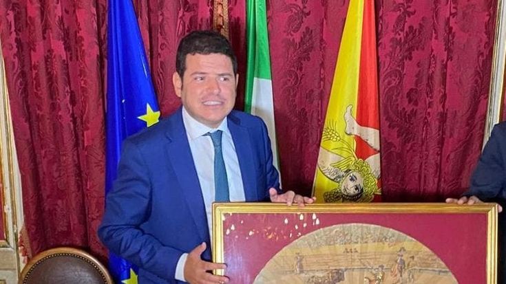 L’Ars si svuota, tutti in vacanza. E il presidente Galvagno benedice l’addio al reddito di cittadinanza
