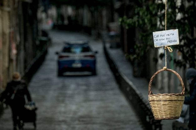 Napoli, emergenza povertà: ecco il "panaro solidale"