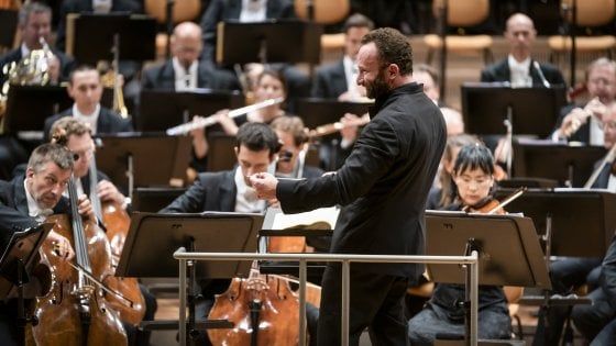 Petrenko dirige la Nona a Brandeburgo per ricordare la caduta del Muro