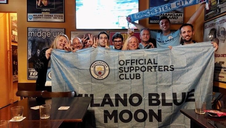 A Milano il club degli italiani innamorati del Manchester City: "Calcio, birra e Oasis"