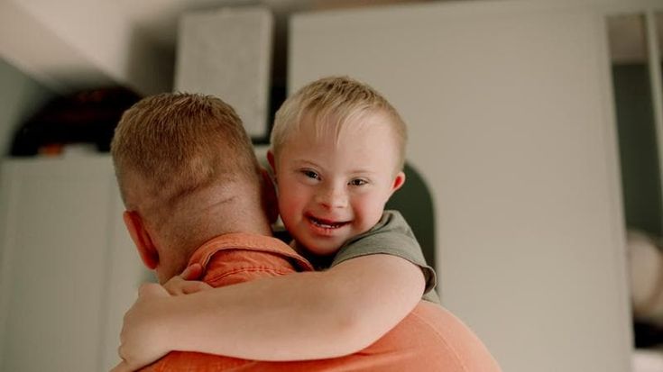 Un padre, un figlio e quella strana idea di normalità