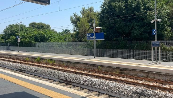 Treni, pomeriggio difficile: in tilt per 5 ore la linea Bari-Pescara: “Inconveniente tecnico”