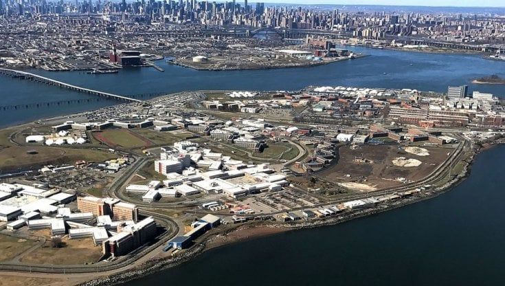 Rikers Island, l'isola penitenziario di New York è una Cayenna anche per le guardie