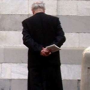 Fa sesso con un prete e lo ricatta<br />I carabinieri arrestano una donna
