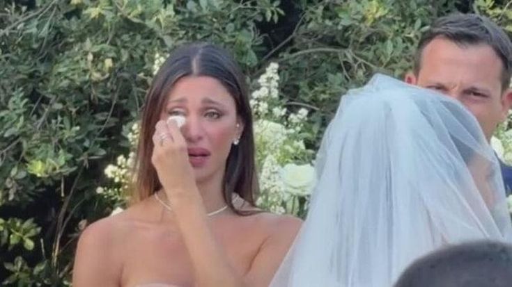 Belen Rodriguez piange commossa al matrimonio della sorella Cecilia con Ignazio Moser