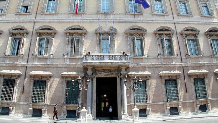 Pressing contro i cambi di casacca in Parlamento: si punta al via libera al Senato entro fine mese