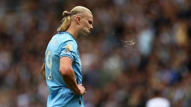 Haaland, lo shampoo e l’effetto Carrà