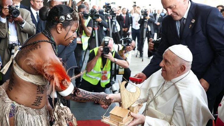 Papa Francesco mette in guardia dallo sfruttamento iniquo delle risorse naturali in Papua Nuova Guinea: “I beni di Dio sono di tutti”