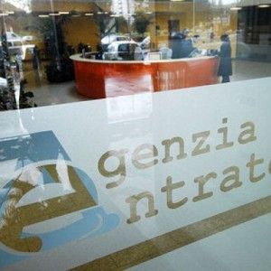 Allarme all'Agenzia delle EntrateRecapitata busta con polvere bianca