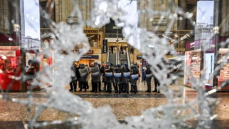 Scontri in Centrale, lasciano il carcere i due minorenni: andranno ai domiciliari (e niente scuola)