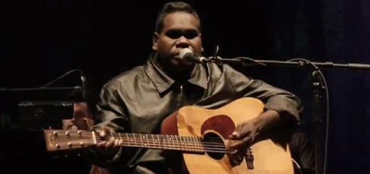 Addio a Geoffrey Gurrumul Yunupingu, voce e anima degli aborigeni australiani