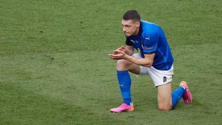 Hanno tutti ragione | I calciatori e l'obbligo di inginocchiarsi, l'antirazzismo è un'altra cosa