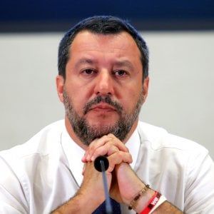 Salvini sul commissario Ue: "Farò un nome della Lega, no a tecnici". Sicurezza, autonomia, Tav: gli altri scogli per il governo 