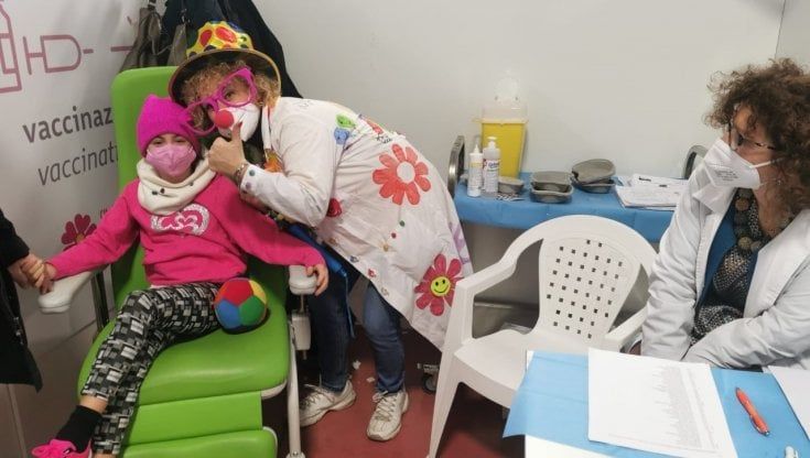 Covid, è confermato: i vaccinati hanno minor carica virale (e quindi contagiano meno)