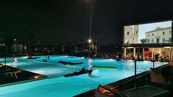 Catania, il cinema in piscina nato in era Covid, chiude per le norme anti contagio