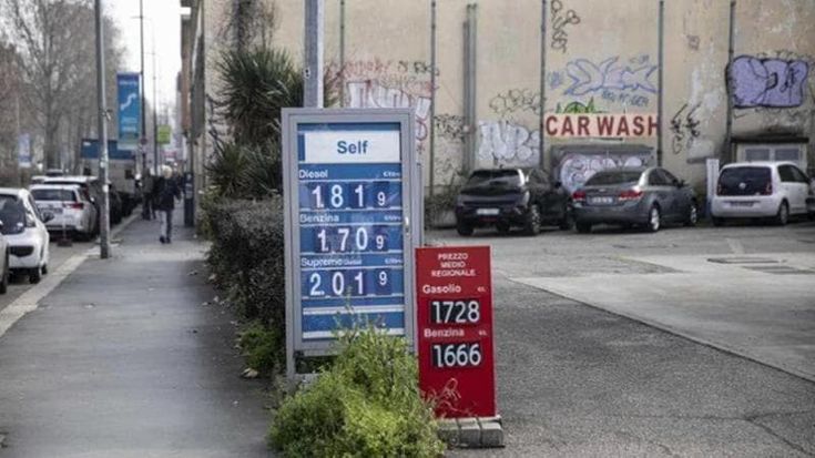 I rincari. Stangata sul diesel: sarà a 3 euro a giugno, colpa del super Brent