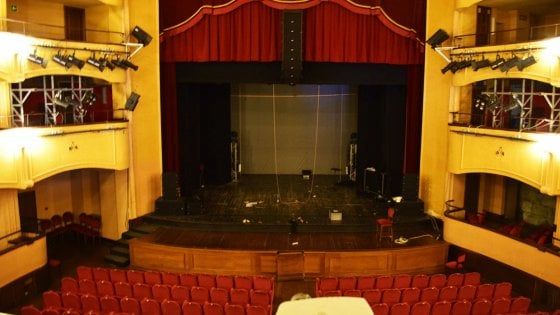 Teatro, è rivolta a Napoli: "Franceschini, qui non c'è nulla da festeggiare"