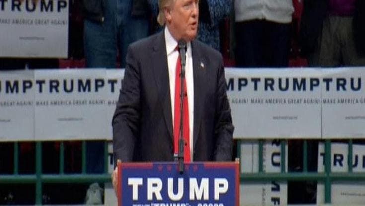 Tormentone Trump ai contestatori: "Fuori di qui" e "Tornate dalla mamma!"