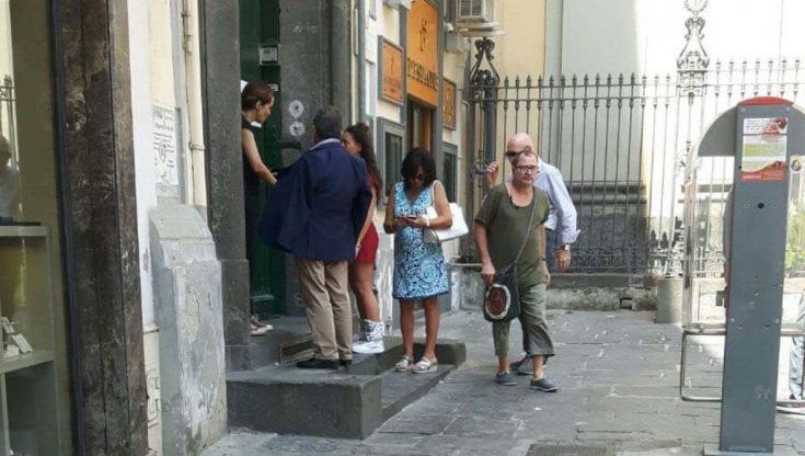 Moglie e marito contesi per la municipalità di Chiaia