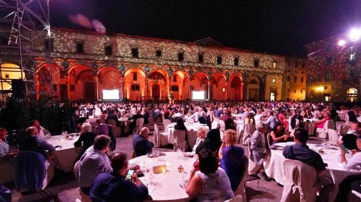 Un posto a tavola per “Casa Marta”: dagli chef al Cuore di Firenze