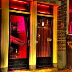 Uk, task force del Fisco per l'industria del sesso: visite a tappeto nei locali a luci rosse